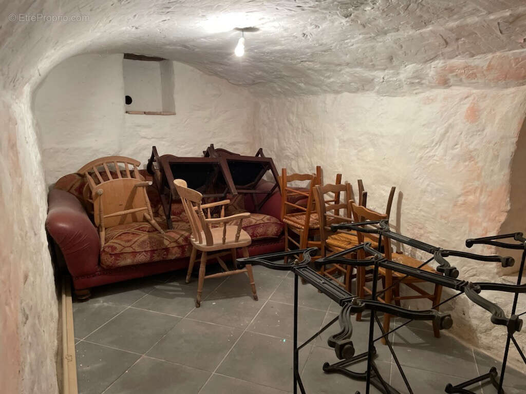 Commerce à PORTES-EN-VALDAINE