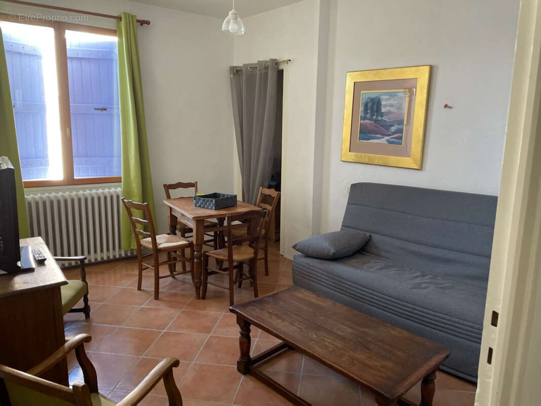 Commerce à PORTES-EN-VALDAINE