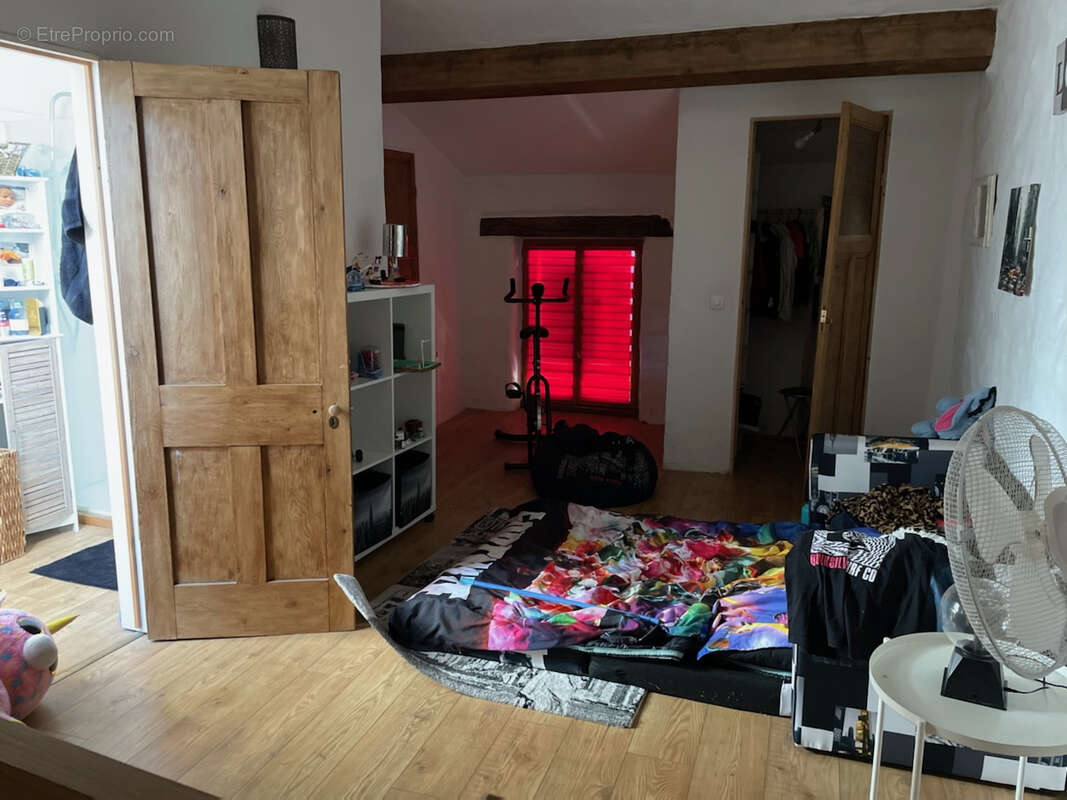 Commerce à PORTES-EN-VALDAINE