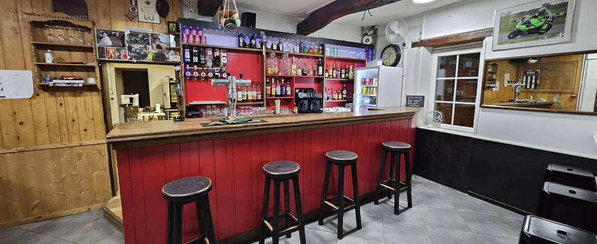 Commerce à PORTES-EN-VALDAINE