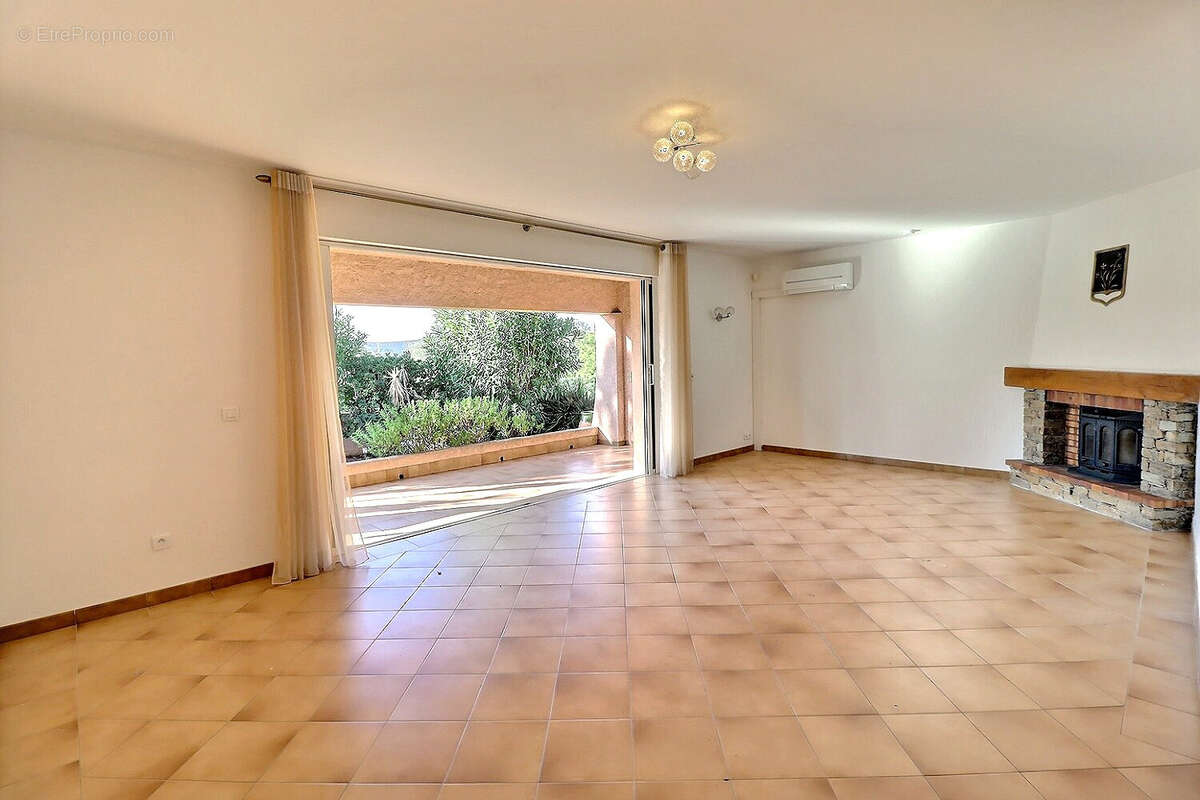 Maison à BORMES-LES-MIMOSAS