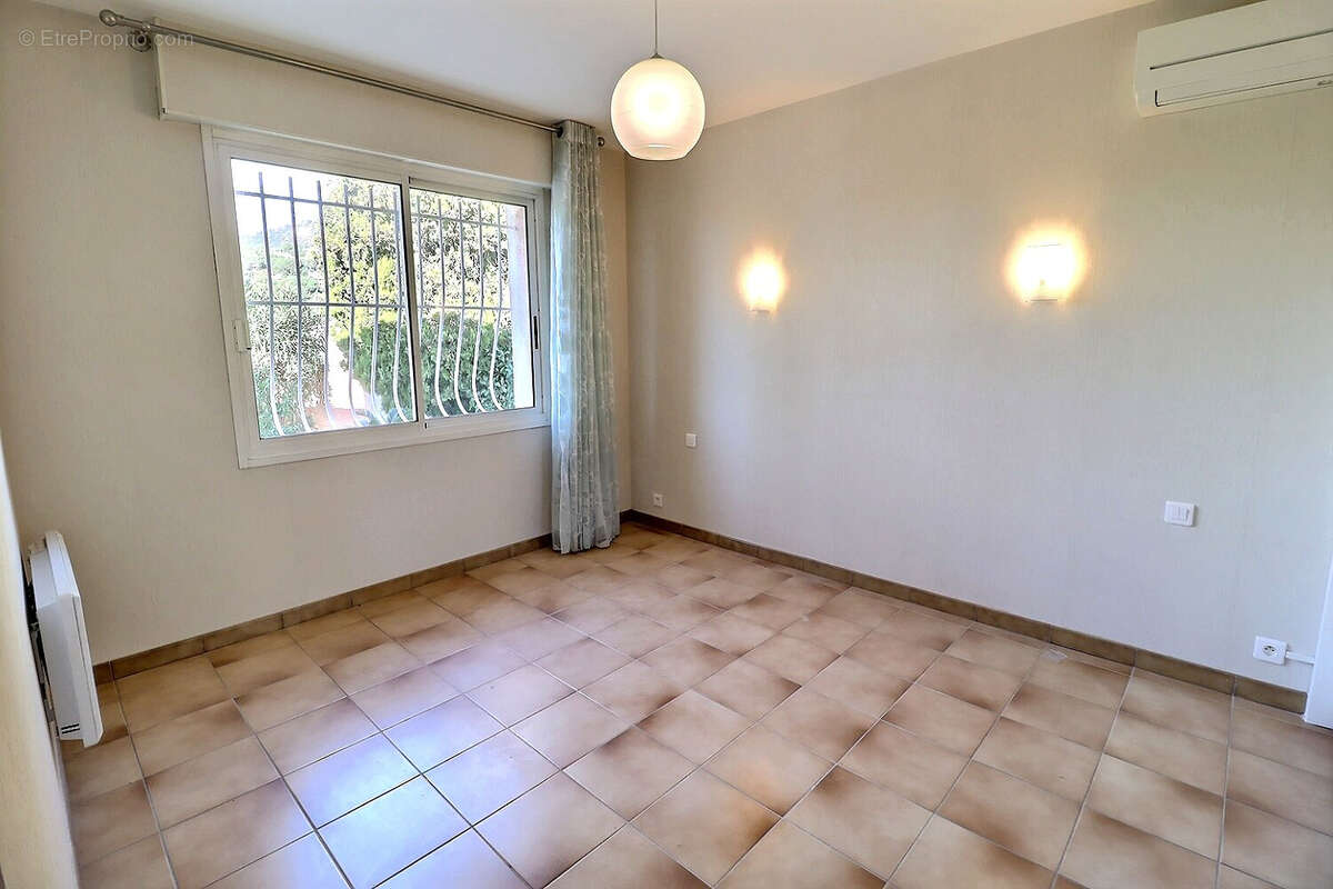 Maison à BORMES-LES-MIMOSAS