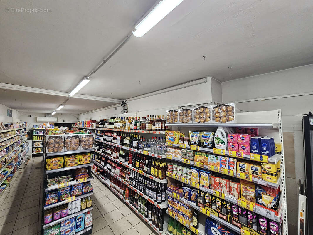 Commerce à LUNEL-VIEL