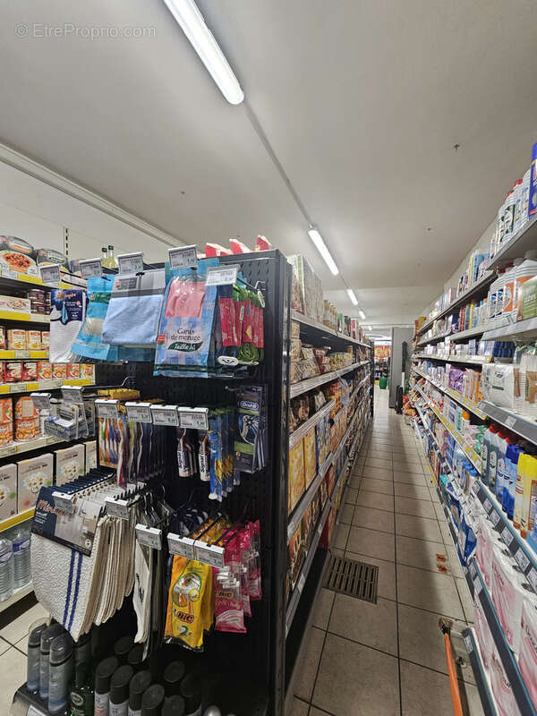 Commerce à LUNEL-VIEL