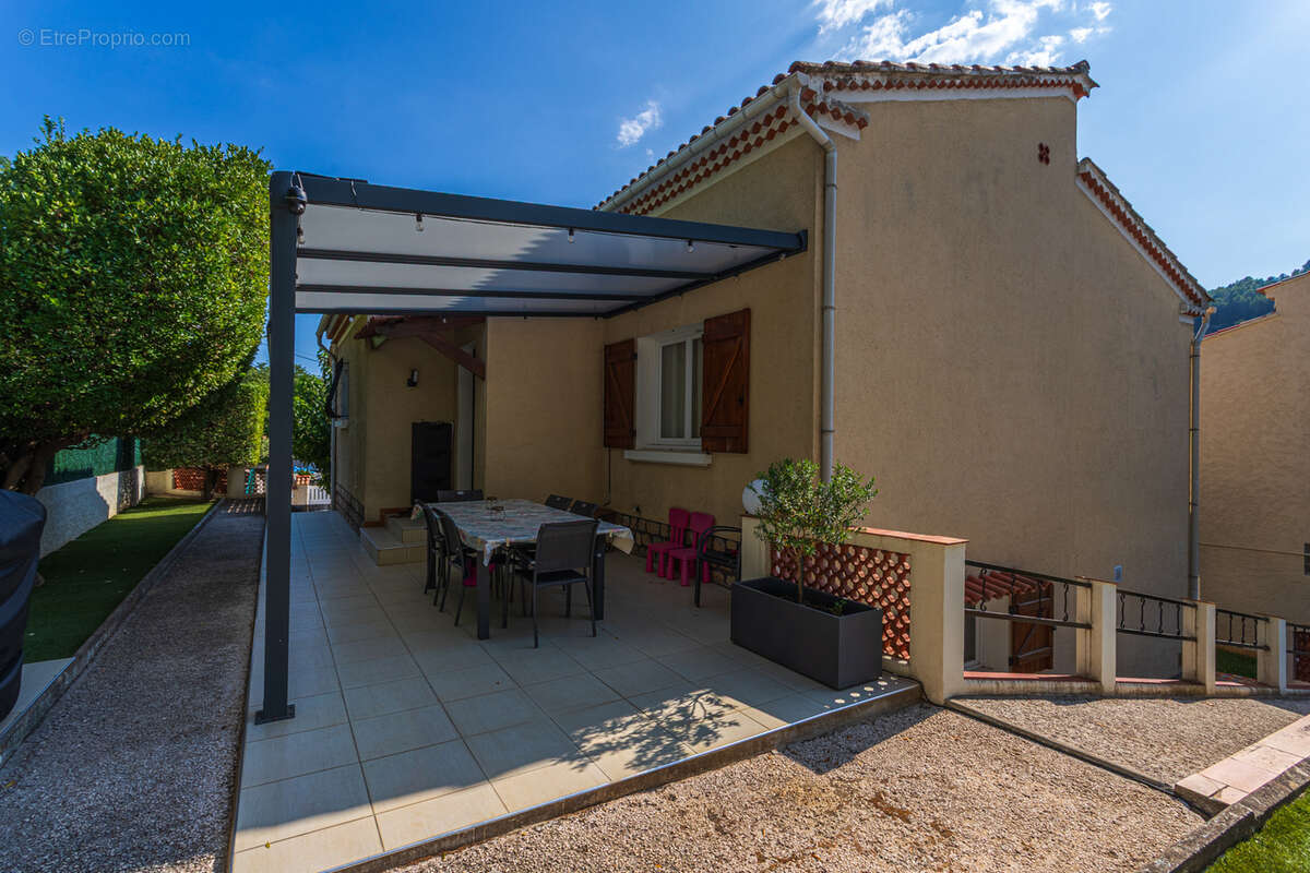 Maison à SOLLIES-TOUCAS