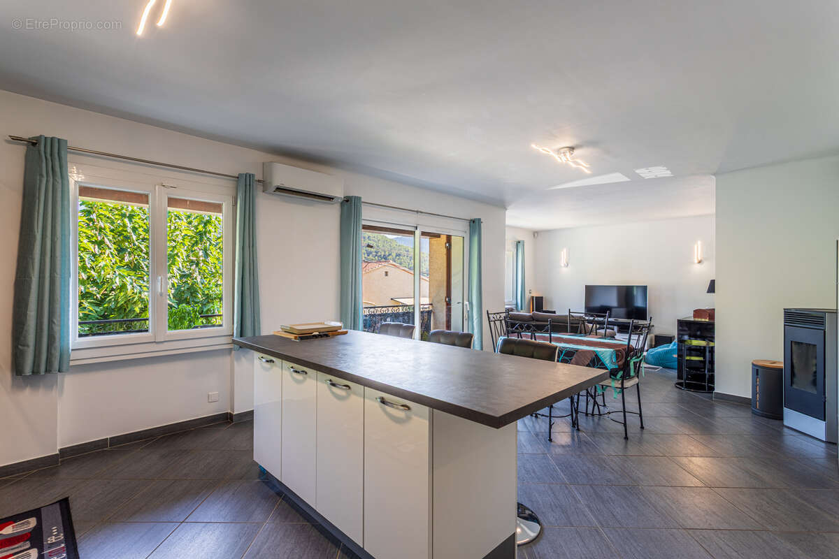 Maison à SOLLIES-TOUCAS