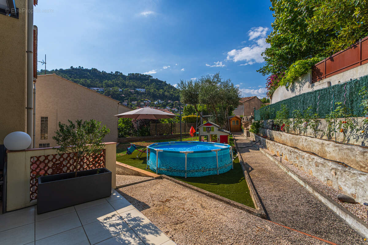 Maison à SOLLIES-TOUCAS