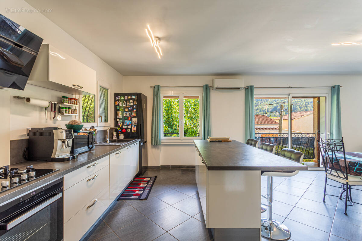 Maison à SOLLIES-TOUCAS