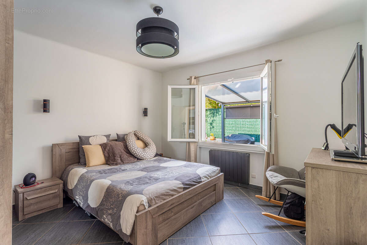 Maison à SOLLIES-TOUCAS