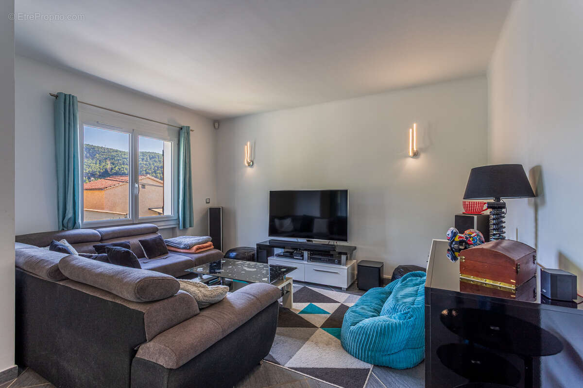 Maison à SOLLIES-TOUCAS