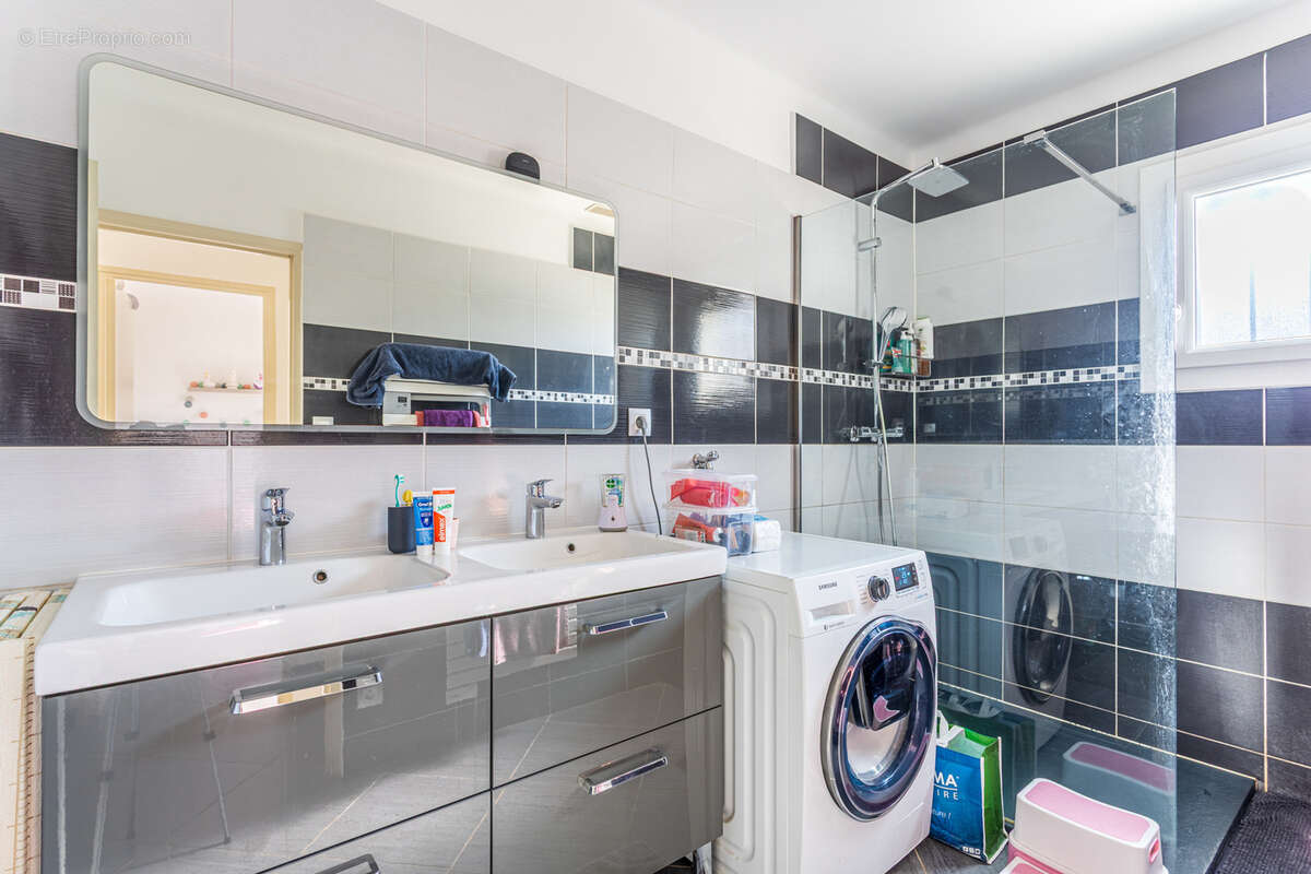 Maison à SOLLIES-TOUCAS