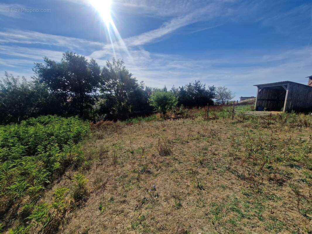 Terrain à LANTA