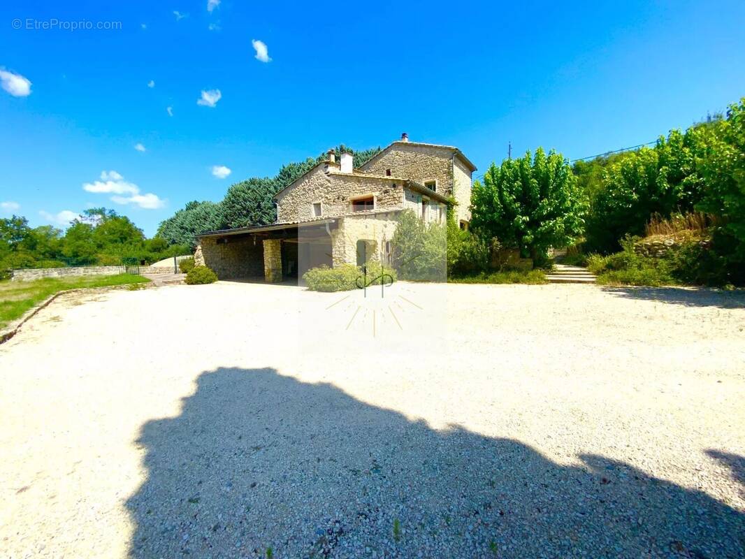 Maison à ALBA-LA-ROMAINE