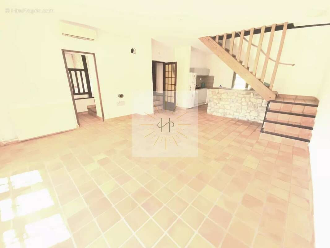 Maison à ALBA-LA-ROMAINE