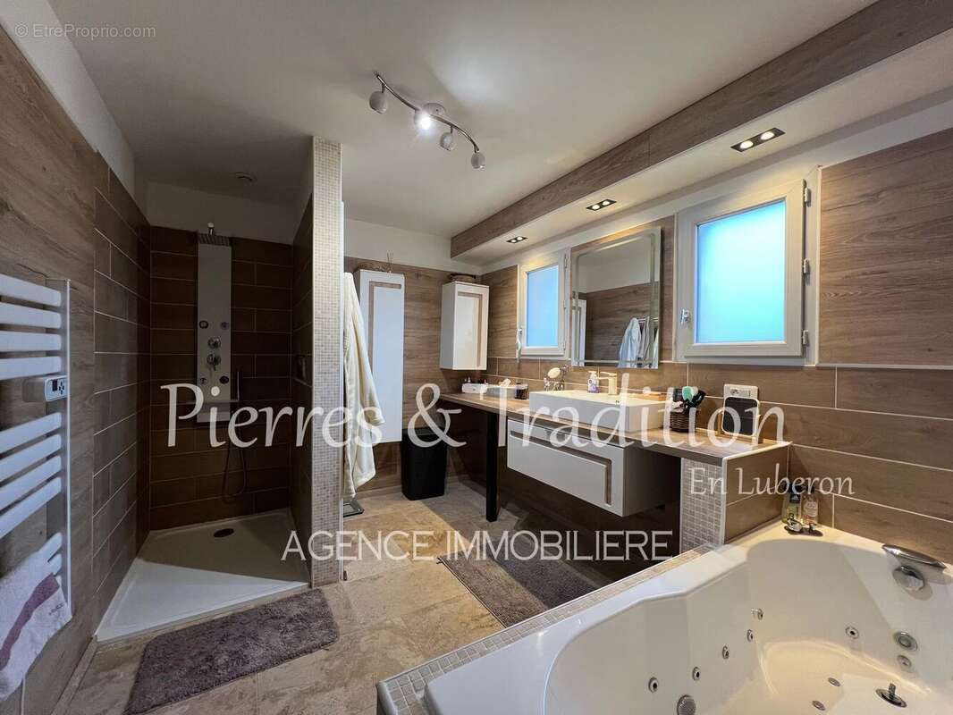 Maison à SAINT-SATURNIN-LES-APT