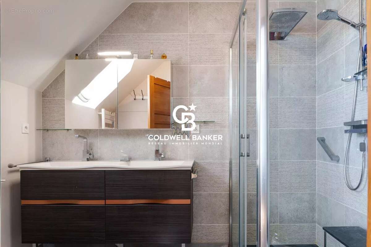 Maison à CHARENTILLY