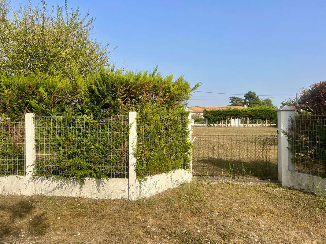 Terrain à PORT-DES-BARQUES