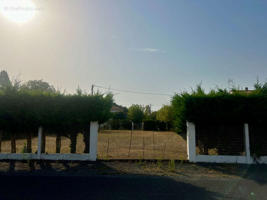 Terrain à PORT-DES-BARQUES