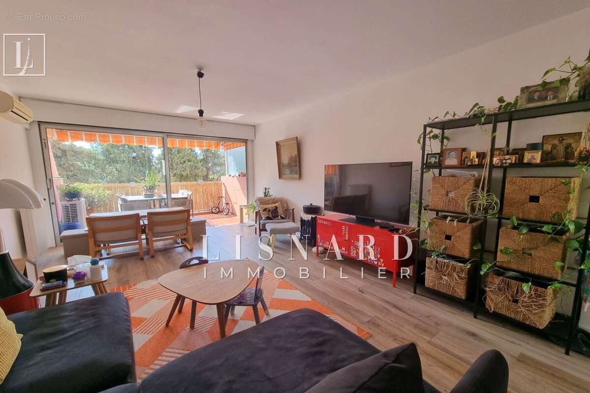 Appartement à VALLAURIS