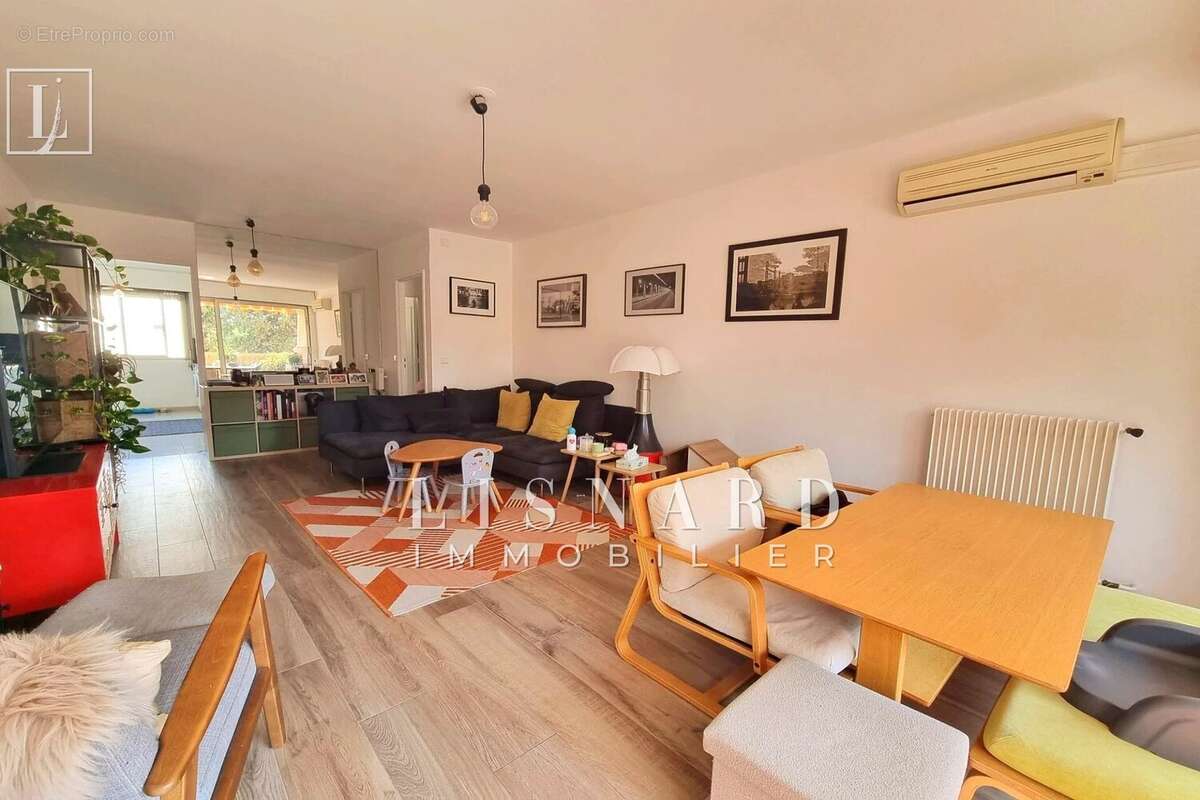 Appartement à VALLAURIS