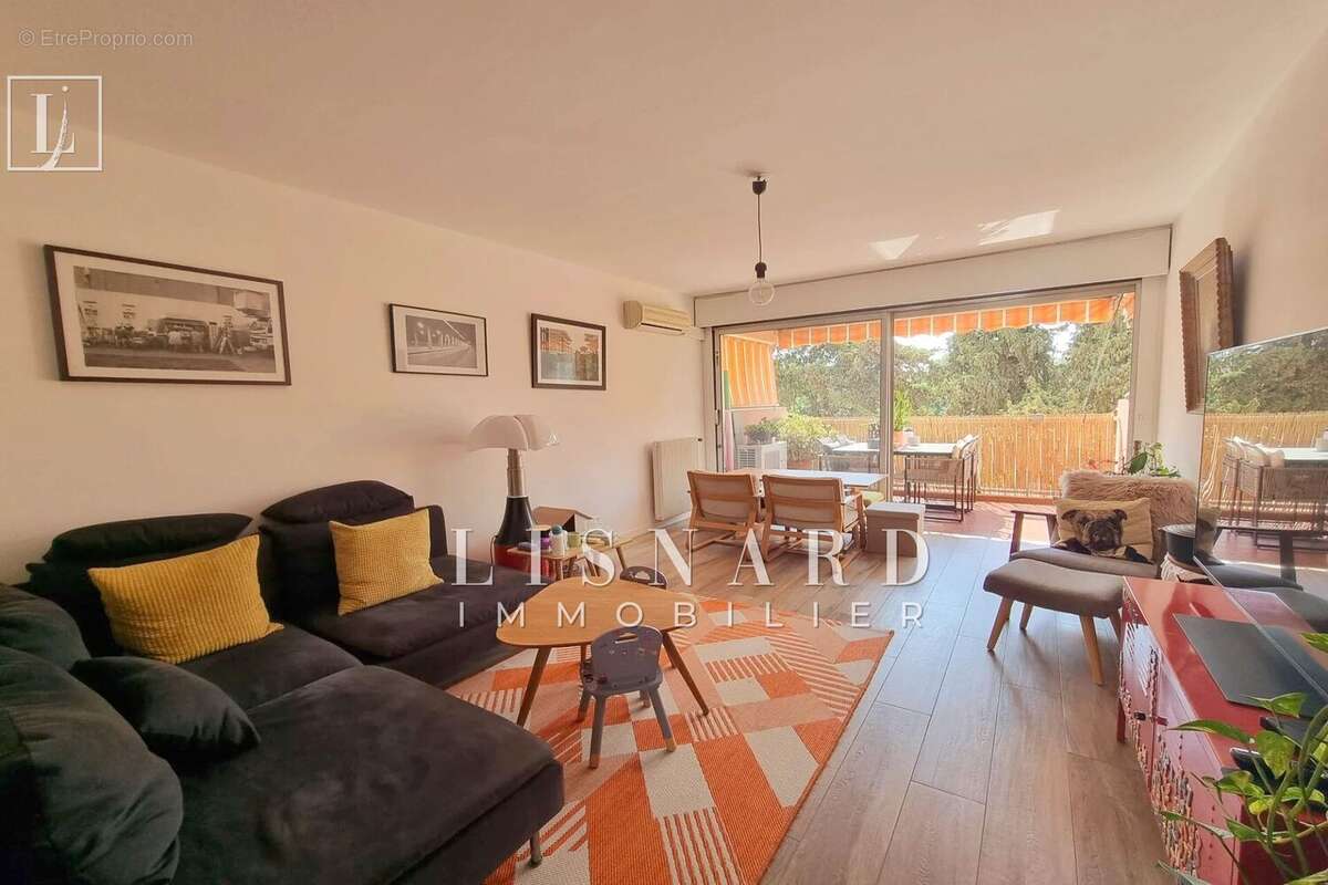 Appartement à VALLAURIS