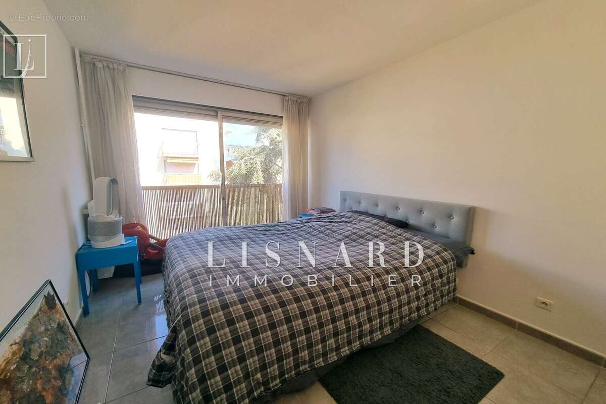 Appartement à VALLAURIS