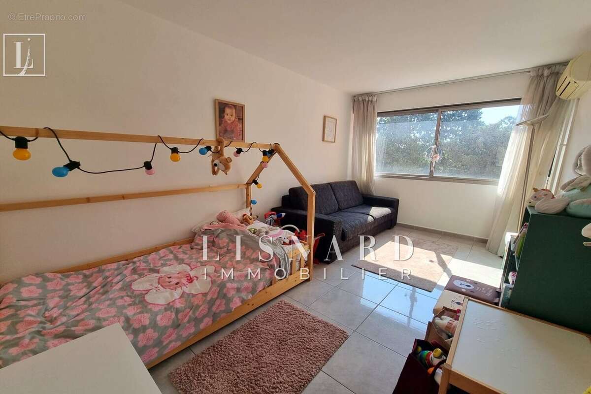 Appartement à VALLAURIS