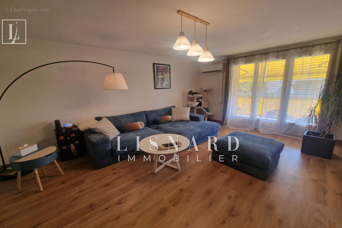 Appartement à VALLAURIS