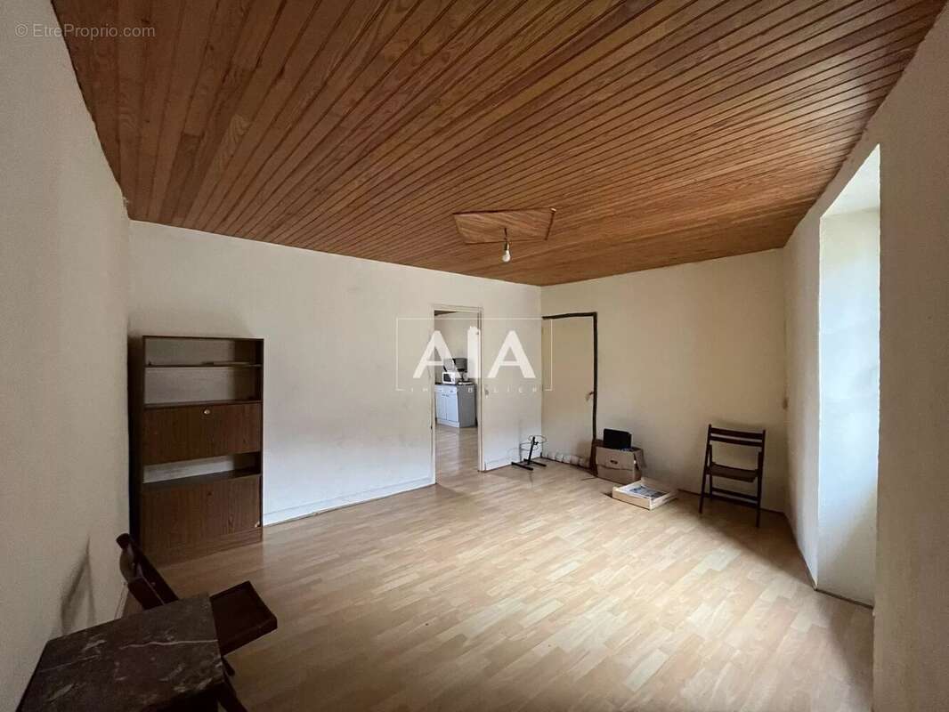 Appartement à MONTIGNAC-CHARENTE