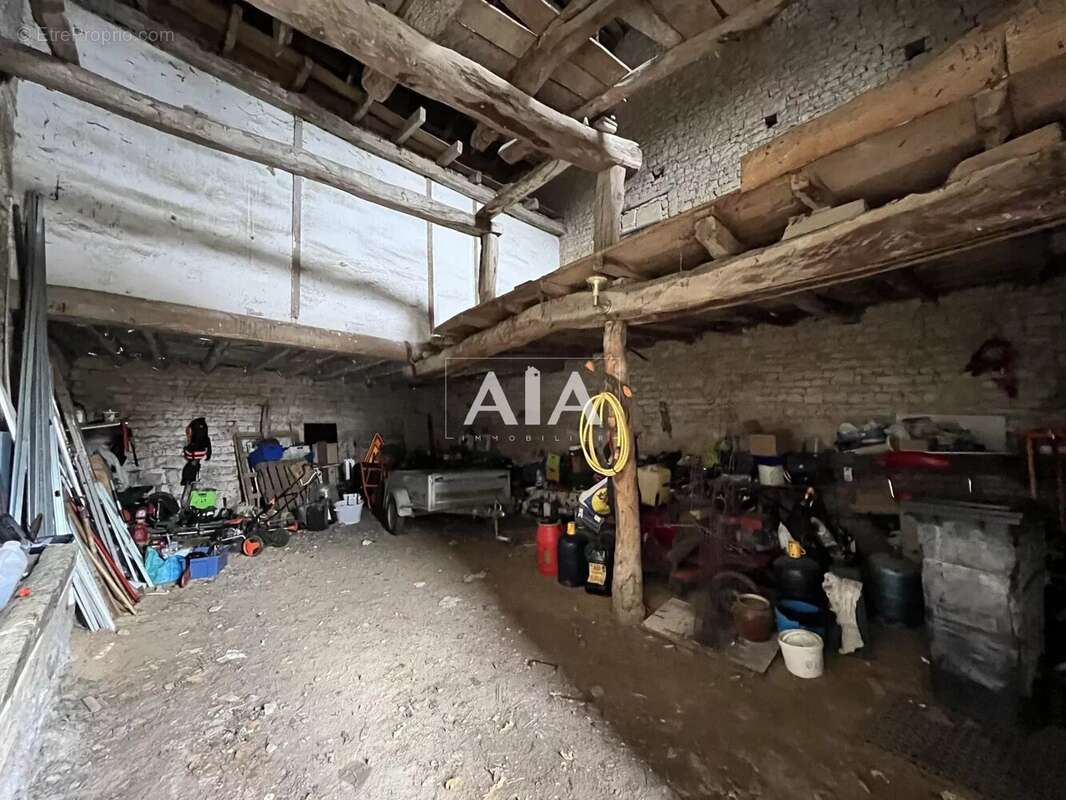 Appartement à MONTIGNAC-CHARENTE