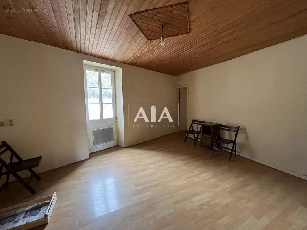 Appartement à MONTIGNAC-CHARENTE