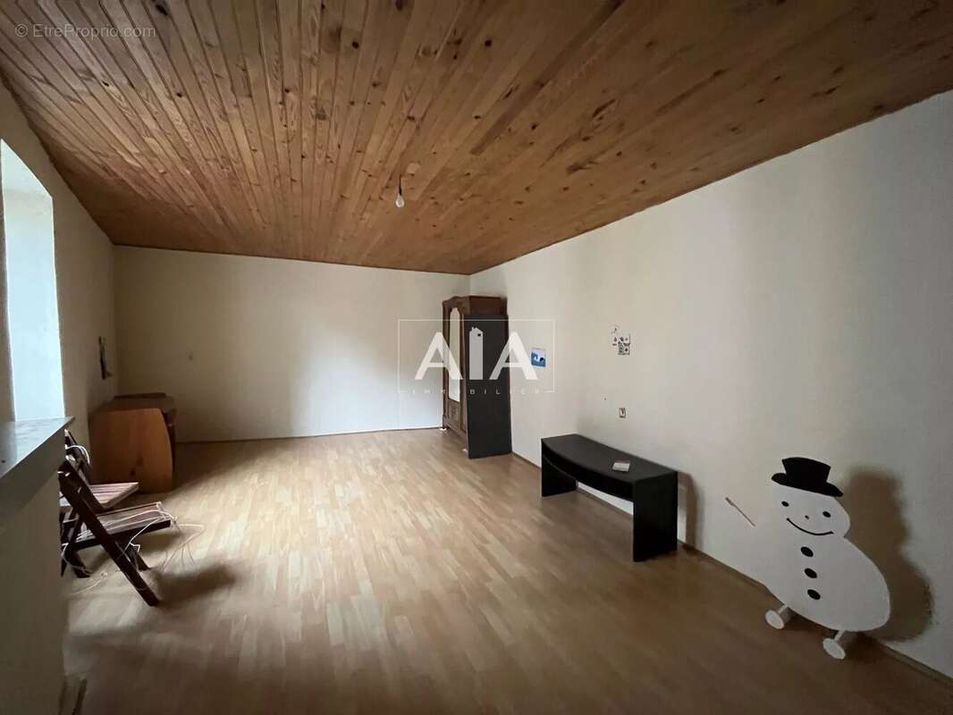 Appartement à MONTIGNAC-CHARENTE