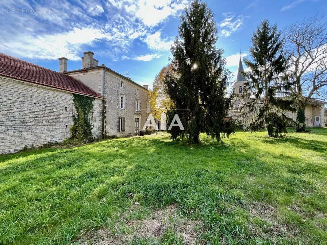 Maison à SAINT-AMANT-DE-BOIXE