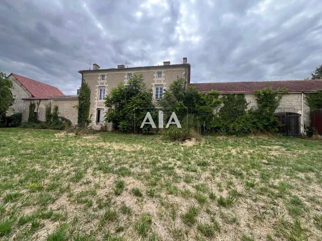 Maison à SAINT-AMANT-DE-BOIXE