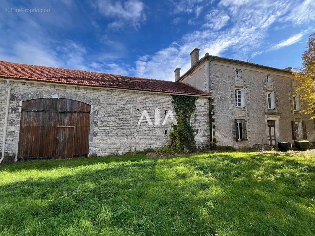 Maison à SAINT-AMANT-DE-BOIXE