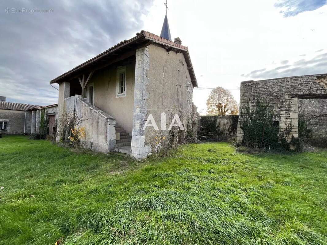 Maison à SAINT-AMANT-DE-BOIXE