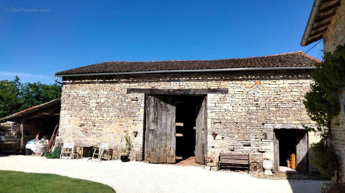 GRANGE - Maison à SAUZE-VAUSSAIS