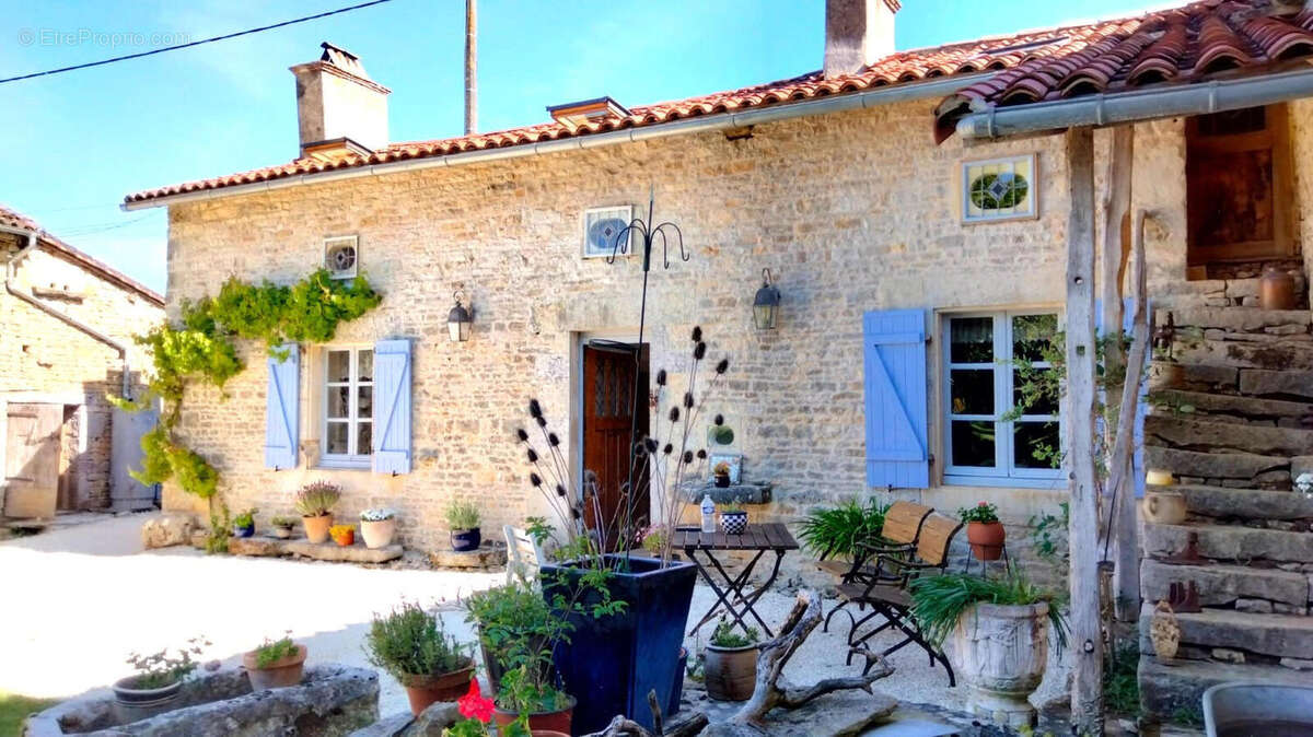 OVERVIEW - Maison à SAUZE-VAUSSAIS