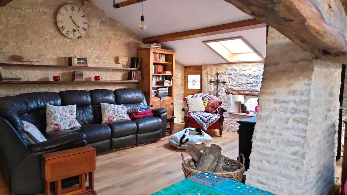 SALON - Maison à SAUZE-VAUSSAIS