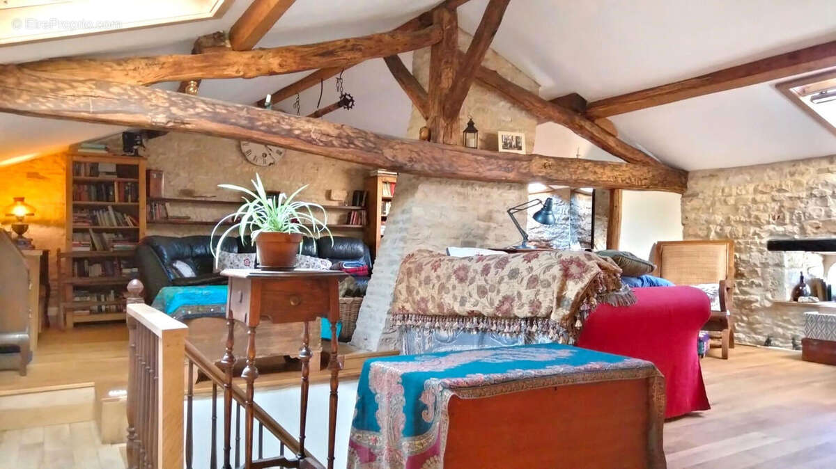 SALON - Maison à SAUZE-VAUSSAIS