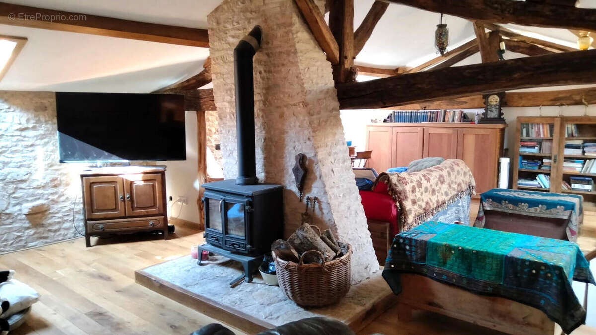 SALON - Maison à SAUZE-VAUSSAIS