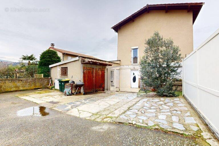 Maison à LES ROCHES-DE-CONDRIEU