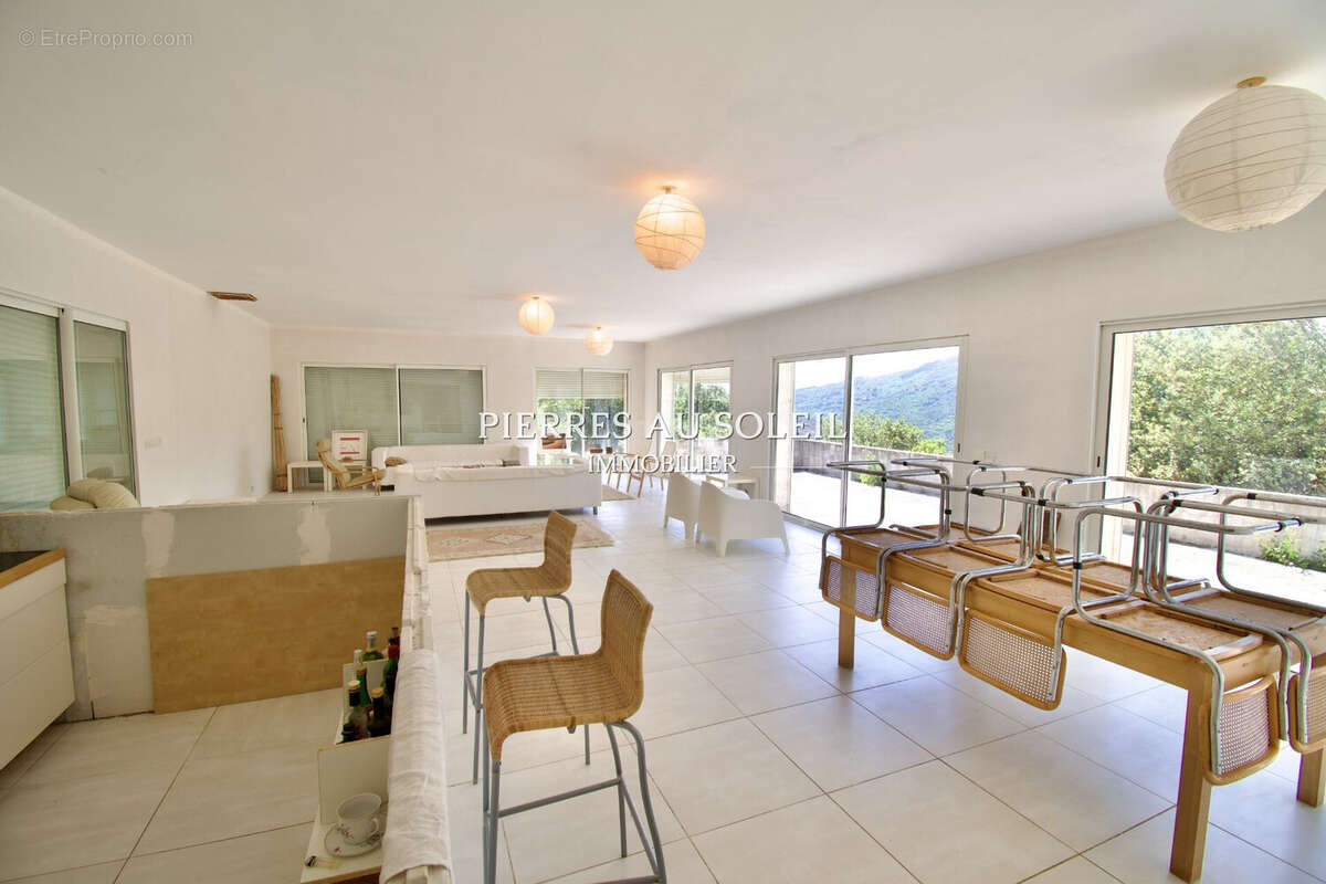 Maison à TAUSSAC-LA-BILLIERE