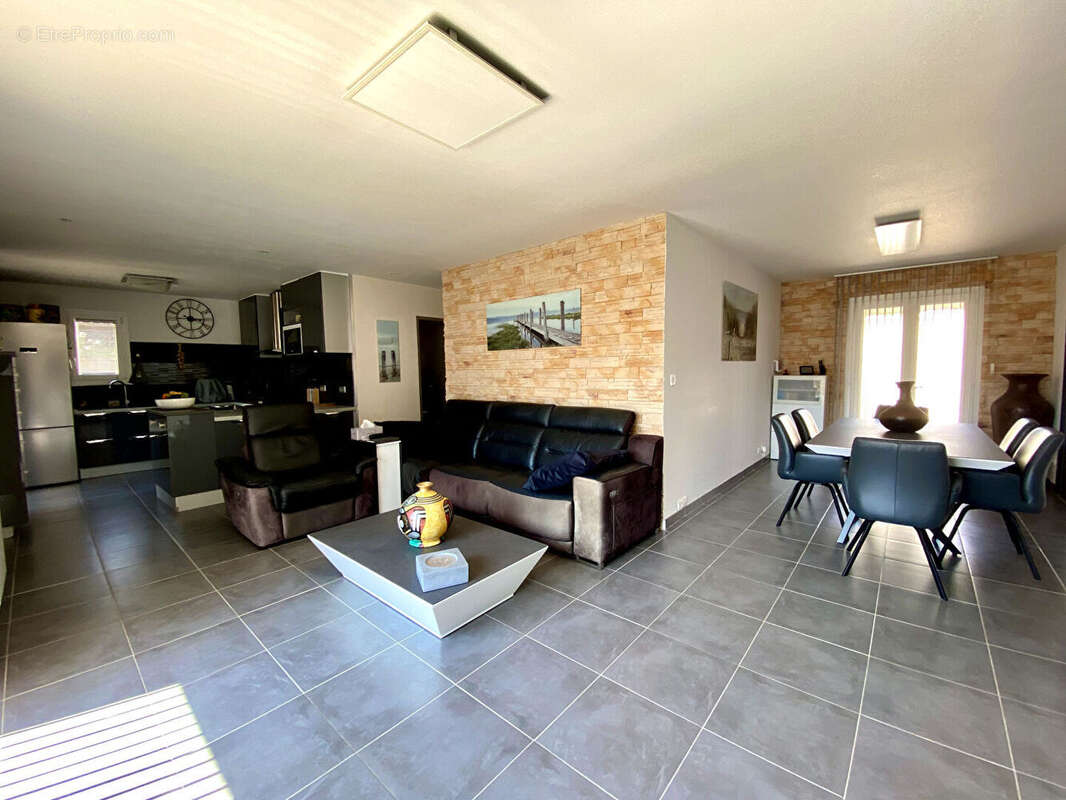 Maison à SAINT-CANNAT