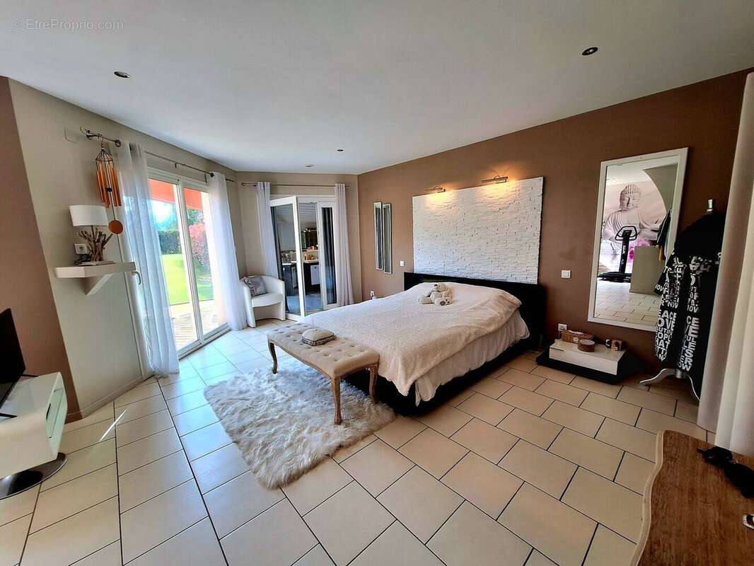 chambre principal/ douche - Maison à GAZAVE