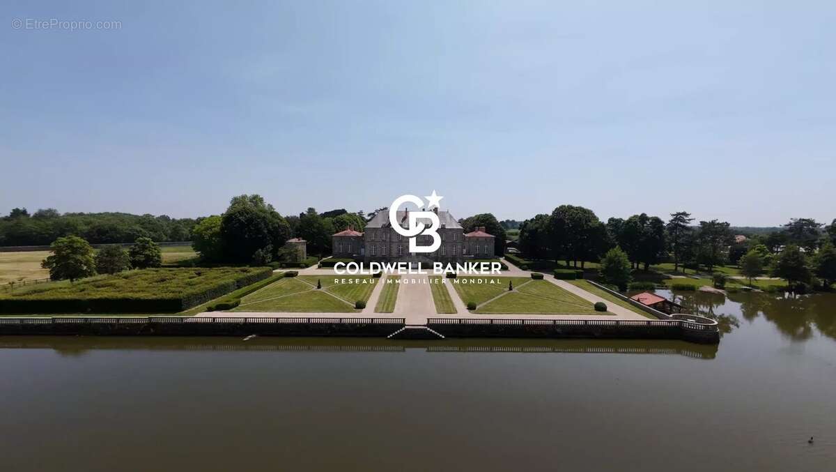 Maison à LES HERBIERS