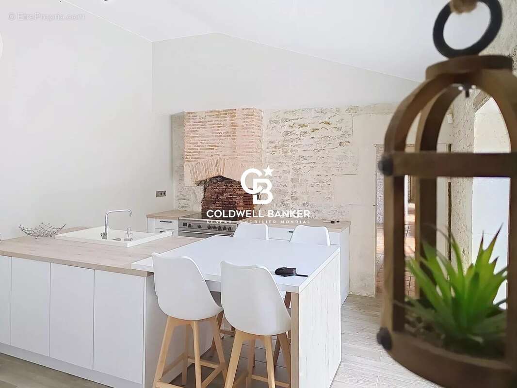 Maison à CHAMPAGNE-LES-MARAIS