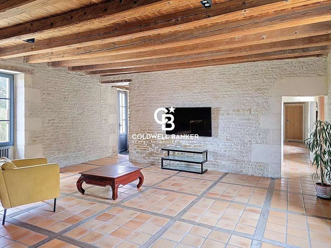 Maison à CHAMPAGNE-LES-MARAIS