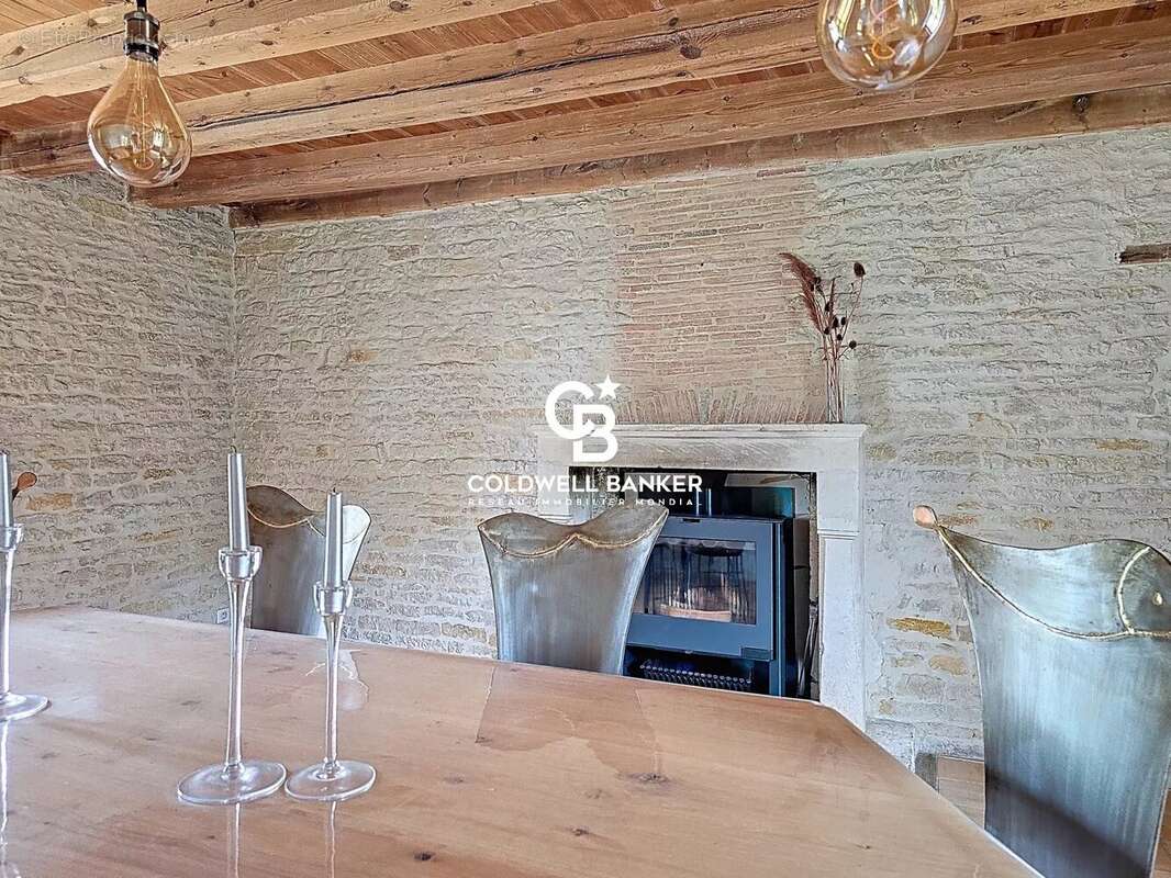 Maison à CHAMPAGNE-LES-MARAIS