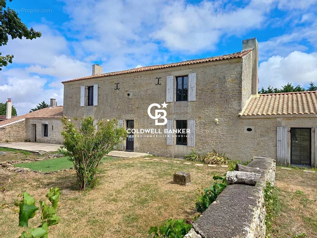 Maison à CHAMPAGNE-LES-MARAIS